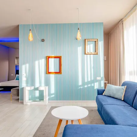 Loft Apartment *